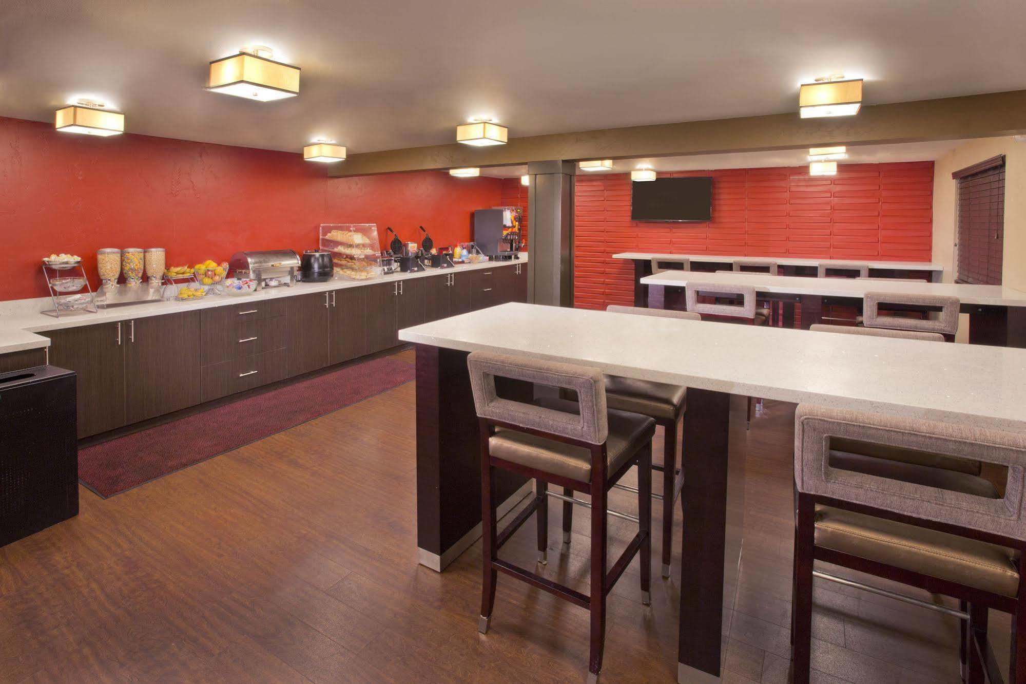 Red Lion Inn And Suites Federal Way Eksteriør bilde