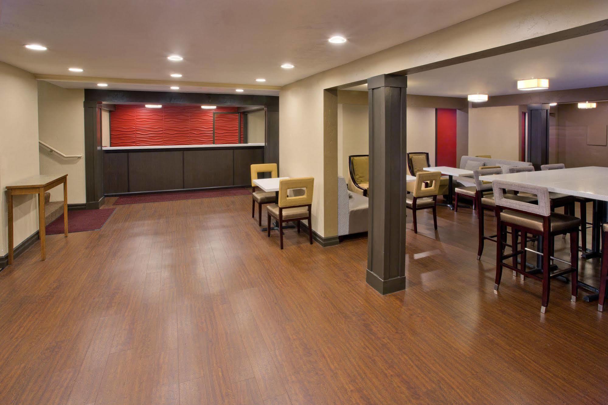 Red Lion Inn And Suites Federal Way Eksteriør bilde