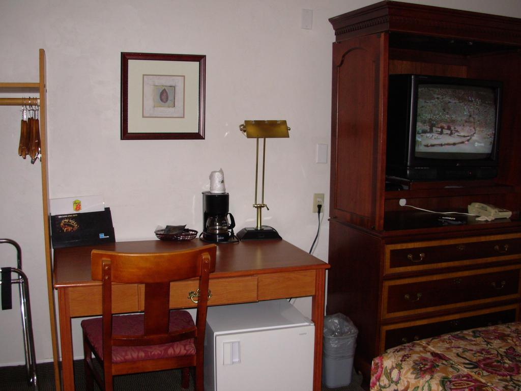 Red Lion Inn And Suites Federal Way Eksteriør bilde